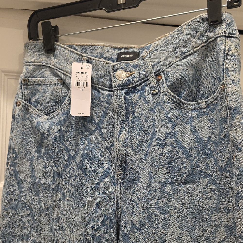 Express Women's Blue Patterned Straight Leg Jeans